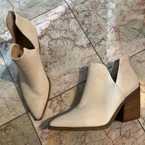Vince a Camuto size 13 booties
